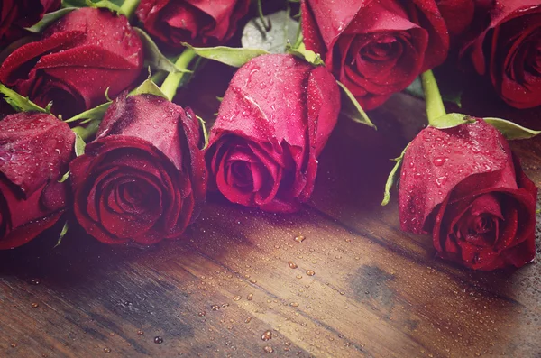 St Alla hjärtans dag röda rosor — Stockfoto