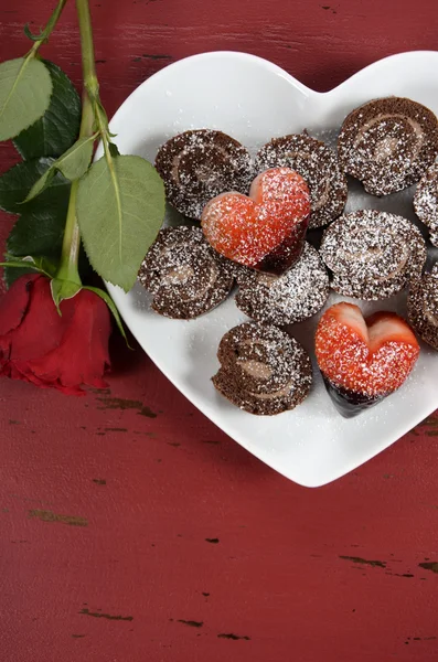 Valentine heart shape strawberries — Stock Photo, Image