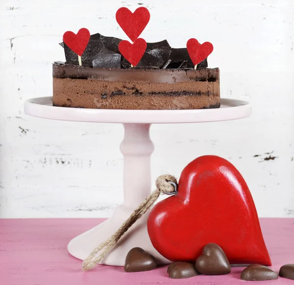 Valentinskuchen mit Schokoladenmousse — Stockfoto