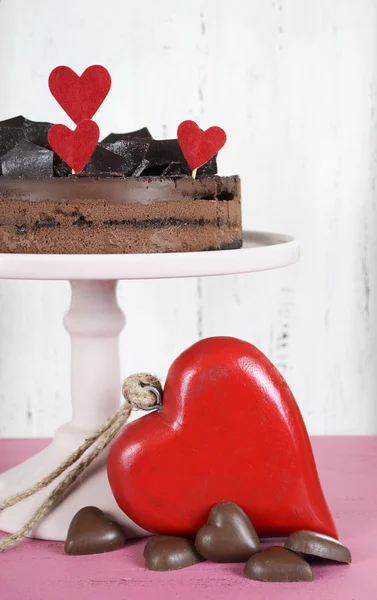 Valentinskuchen mit Schokoladenmousse — Stockfoto