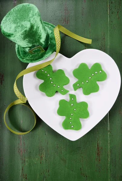 St Patricks Day Zielona koniczyna ciasteczka — Zdjęcie stockowe