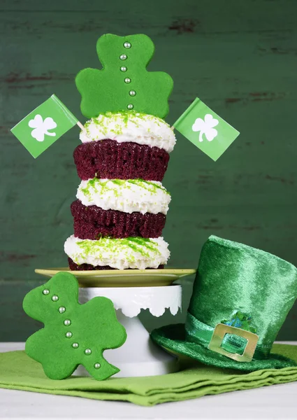 Cupcake de triple capa de St Patricks Dat — Foto de Stock