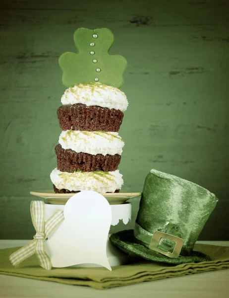 St Patricks Dat τριπλό στρώμα Cupcake — Φωτογραφία Αρχείου