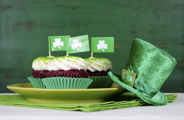 Happy St Patricks Day cupcakes — Stock Photo, Image