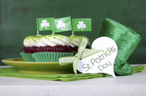 Happy St Patricks Day cupcakes — Stock Photo, Image