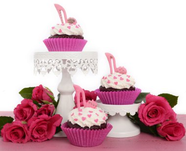 Yüksek topuk ayakkabı ile pembe cupcakes