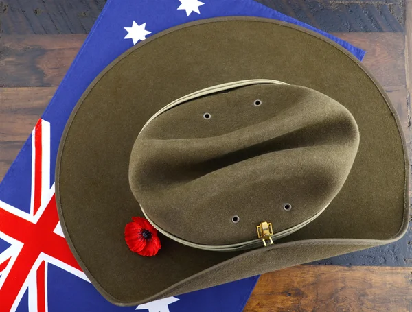 ANZAC slouch hat with Australian Flag — Stock Photo, Image