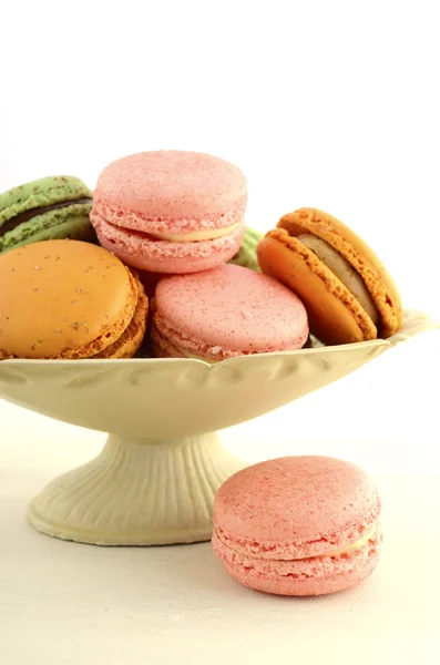 Colorful macaroons on white wood table. — Stock Photo, Image