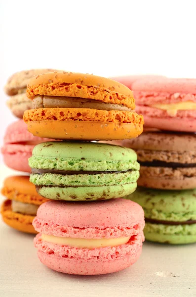 Colorful macaroons on white wood table. — Stock Photo, Image