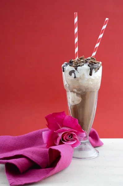 Bebida de café gelada em copos clássicos de refrigerante pop . — Fotografia de Stock