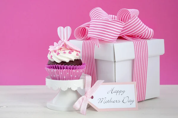 Feliz Dia das Mães cupcakes rosa e branco . — Fotografia de Stock
