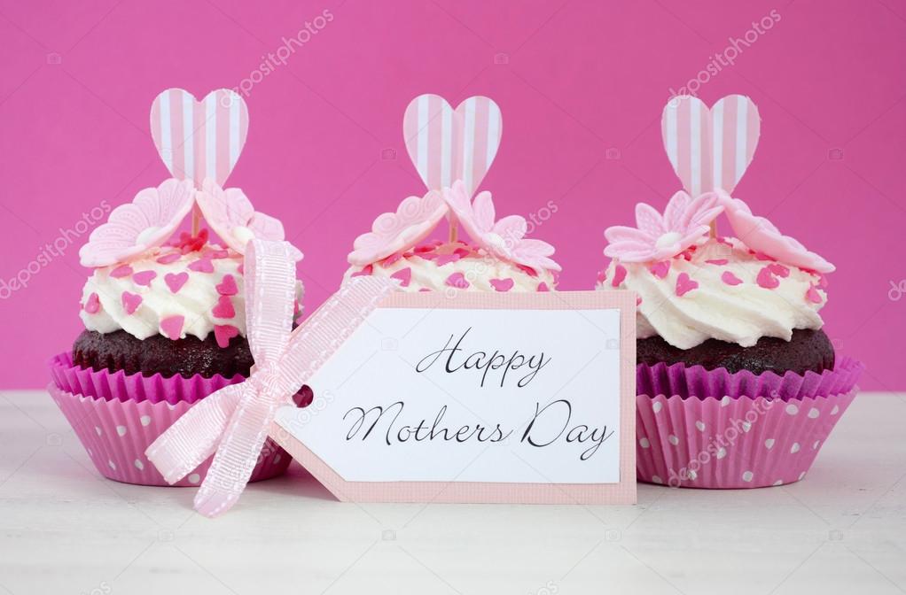 Happy Mothers Day pink and white cupcakes.