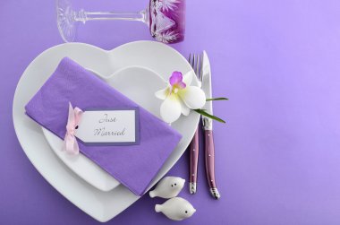 Purple Tema düğün sofra yer. 