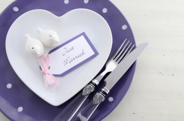 Purple Tema düğün sofra yer. 