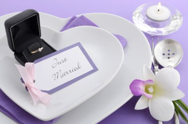 Purple Tema düğün sofra yer. 