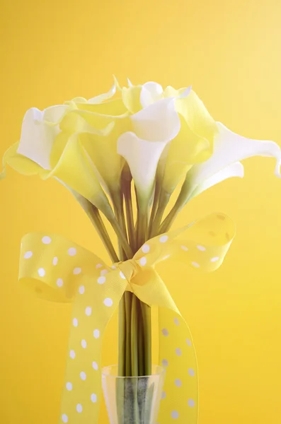 Yellow and white theme calla lilly wedding bouquet — Stock Photo, Image