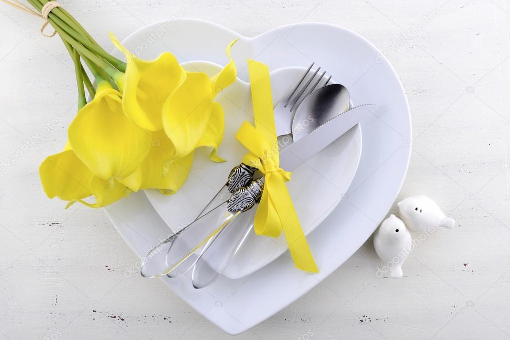 Yellow and white theme wedding table place setting. 