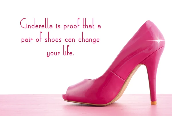 Vysoký podpatek boty s slavný citát — Stock fotografie