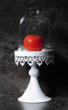 Mütevazi domates natürmort.