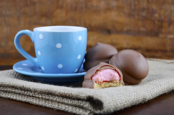 Happy Fathers Gift of Coffee and Marshmallow Cookies. — Stock Photo, Image