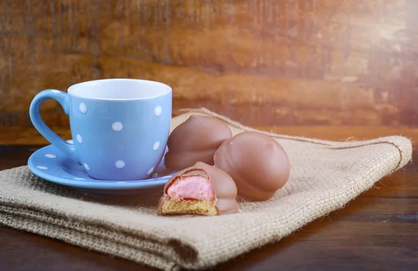 Happy Fathers Gift of Coffee and Marshmallow Cookies. — Stock Photo, Image