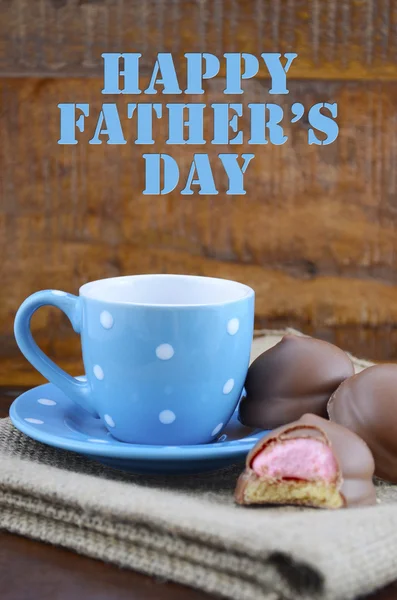 Happy Fathers Gift of Coffee and Marshmallow Cookies. — Stock Photo, Image