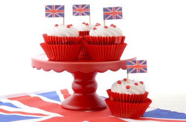 Union Jack bayrakları ile İngiliz Cupcakes