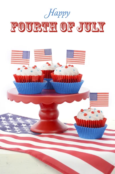Boldog július negyedike Cupcakes piros állvány — Stock Fotó