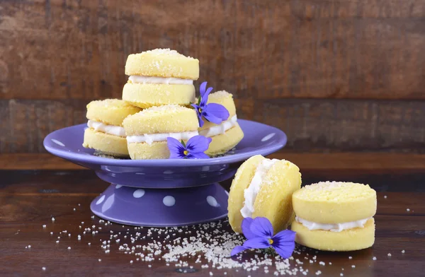 Australian style yo-yo biscuits. — Stock Photo, Image