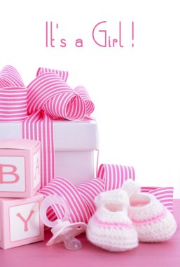 Bebek duş onun bir kız pembe hediye