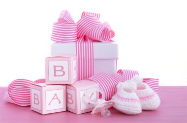 Bebek duş onun bir kız pembe hediye