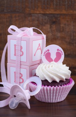 Vintage tarzı bebek duş Cupcake ve hediye kutusu
