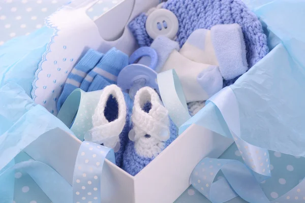 Es ist ein Junge blau Baby Dusche Geschenkbox — Stockfoto