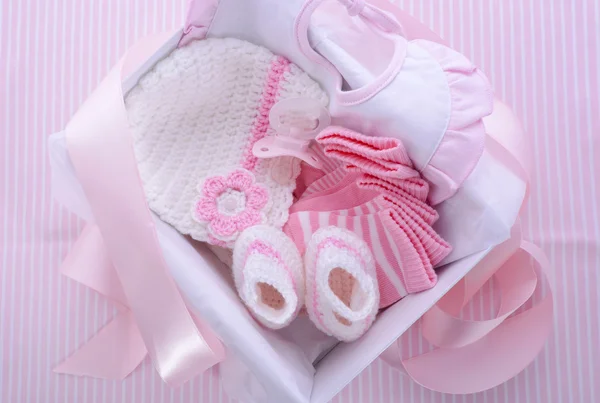 Sua uma menina rosa tema bebê chuveiro caixa de presente — Fotografia de Stock