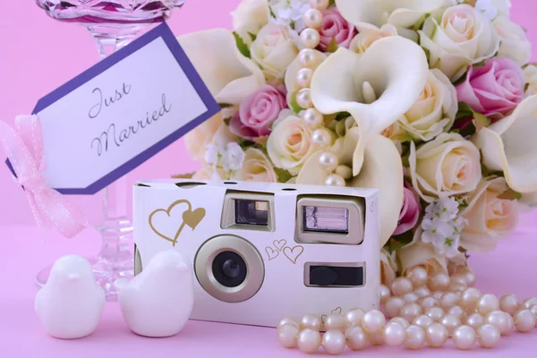 Pink Theme Wedding Table Place Setting. — Stock Photo, Image