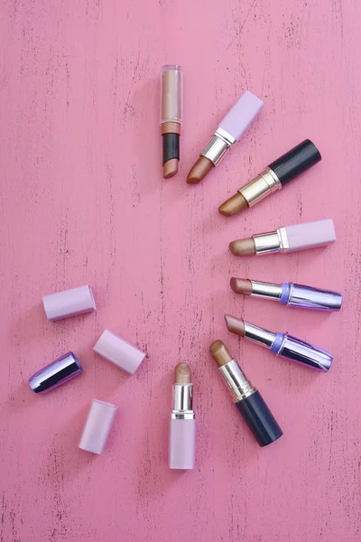 Makeup Items on Vintage Pink Wood Table — Stock Photo, Image