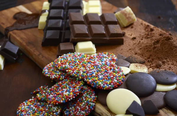 Cozinhar com conceito de chocolate com ingredientes crus — Fotografia de Stock