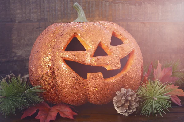 Happy Halloween table with Jack O Lantern pumpkin — Stok fotoğraf