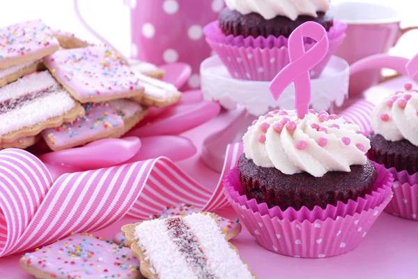 Pink Ribbon Charity für das Gesundheitsbewusstsein von Frauen Morgentee. — Stockfoto