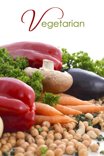 Comida vegetariana verduras, frutos secos y legumbres . — Foto de Stock