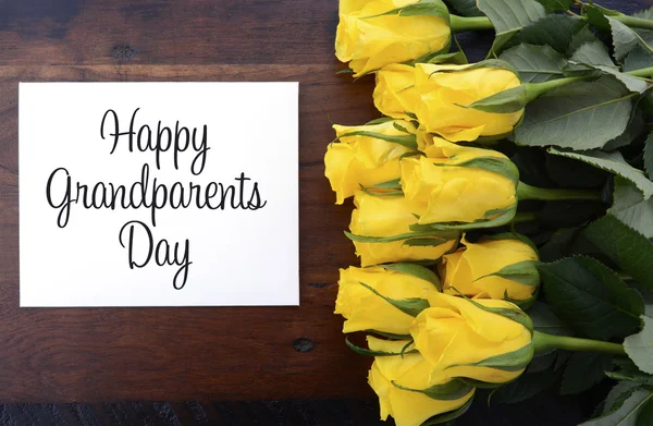 Yellow roses gift for Grandparents Day. — Zdjęcie stockowe