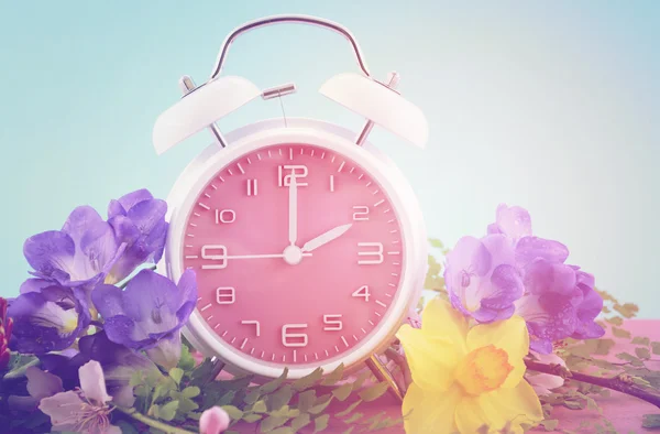 Primavera luz del día ahorro de tiempo Reloj Concepto — Foto de Stock