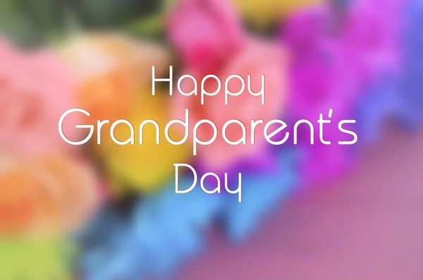 Dzień babci i dziadka szczęśliwy zamazane tło kwiaty z tekstem. — Zdjęcie stockowe