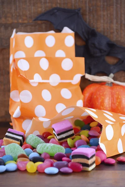 Truco de caramelo de Halloween o bolsas de regalo — Foto de Stock