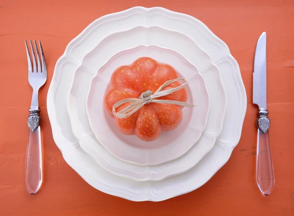 Orange theme Halloween Thanksgiving table place setting. — Stok fotoğraf