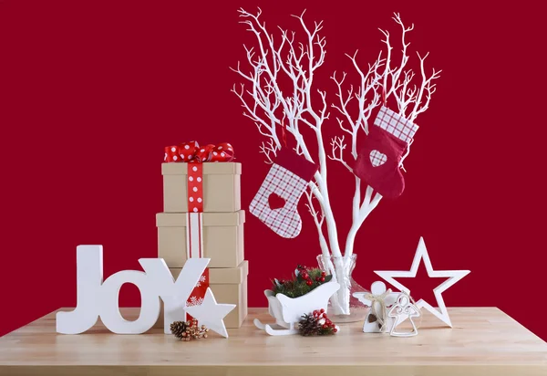 Tema rojo y blanco Decoraciones de mesa de Navidad . — Foto de Stock