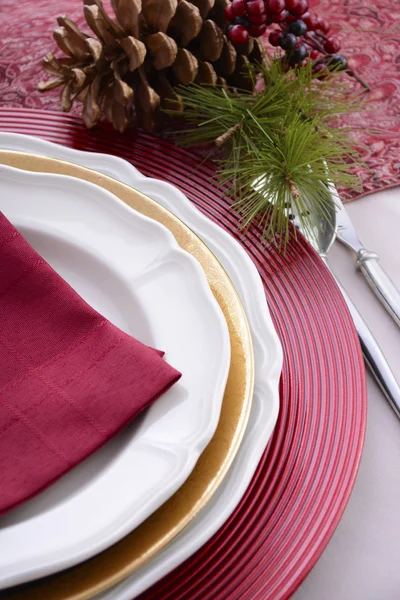 Traditional red theme festive table place setting. — ストック写真