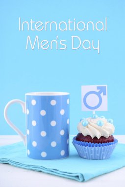 Erkek sembolleri ile uluslararası Mens gün Cupcakes.