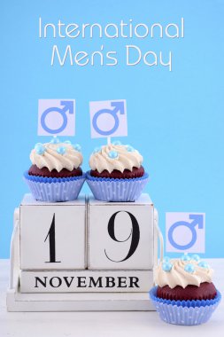 Erkek sembolleri ile uluslararası Mens gün Cupcakes.