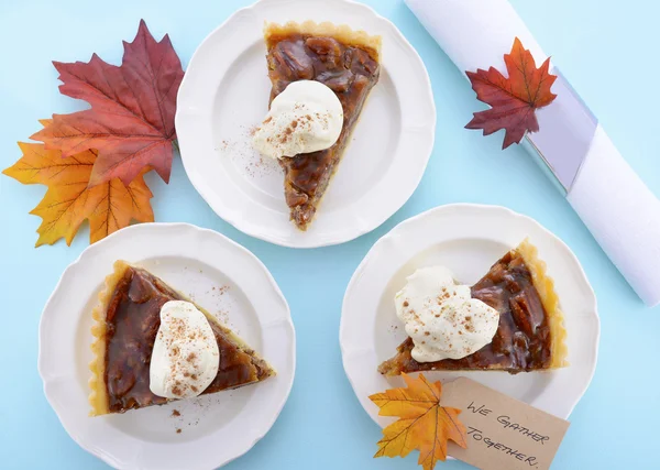 Traditional Thanksgiving Pecan Pie on Pale Blue Wood. — Stockfoto
